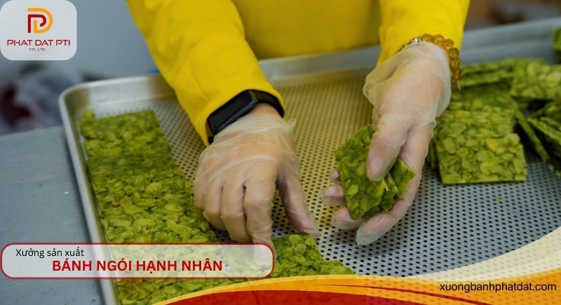 Xưởng sản xuất bánh ngói hạnh nhân