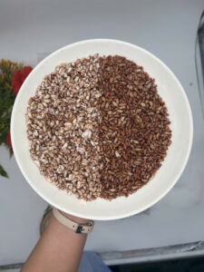 Phân biệt cốm nổ gạo lứt và cốm gạo lứt trong bánh ăn kiêng